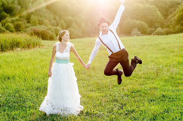 Braut und Bräutigam haben Spaß